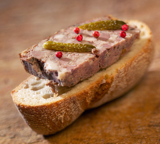 pain frais et terrine de campagne