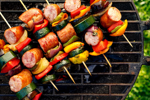 Idée recette : brochettes aux saucisses de Toulouse et légumes