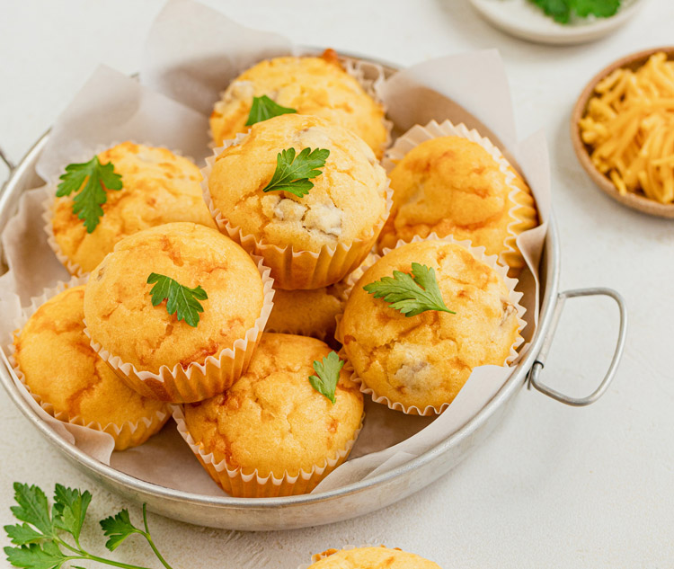 muffins moelleux aux saucisses de Toulouse et cheddar