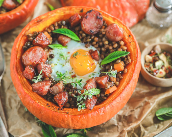 Potimarron farci aux lentilles et saucisses fumées