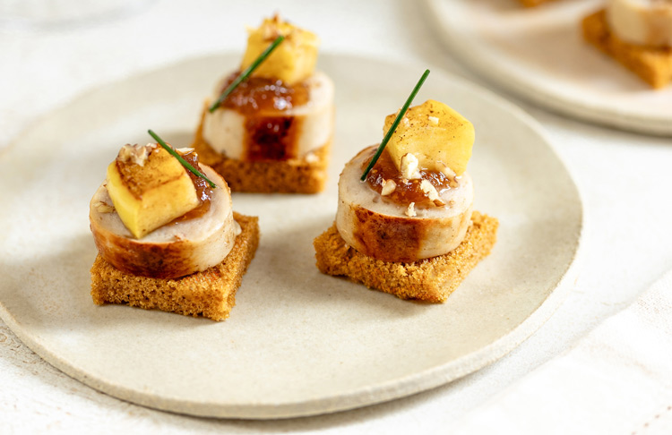 Toasts de boudin blanc aux pommes sur pain d'épices