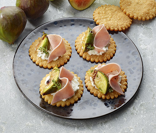 Sablés apéritifs au jambon blanc, fromage frais et figues caramélisées