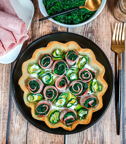 Tarte fine au jambon blanc, épinards, chèvre, courgettes